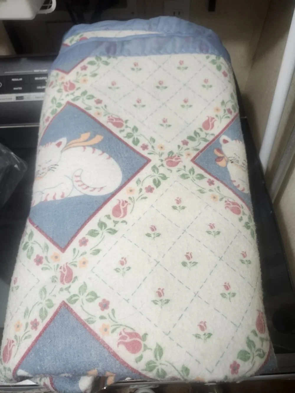 twin/full blanket measures 89x 72 inches
